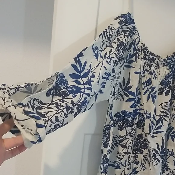 Elegant Blue Floral Long Sleeve Dress - Picture 2 of 6